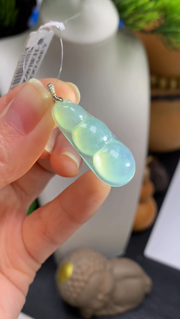 颈饰18K金镶嵌翡翠悠**忆---124156