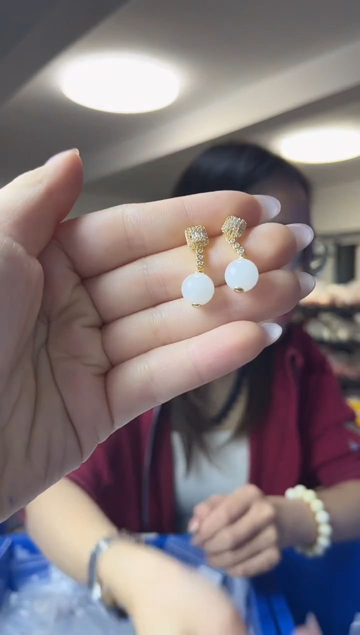 未镶嵌和田玉耳饰（多样性发一件）