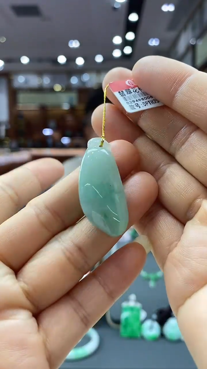 颈饰未镶嵌翡翠福瓜