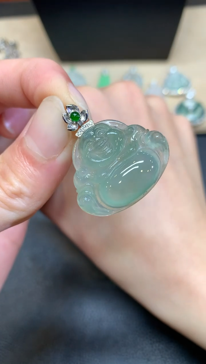 【闪购商品】翡翠颈饰18K金镶嵌佛公【无服务费】