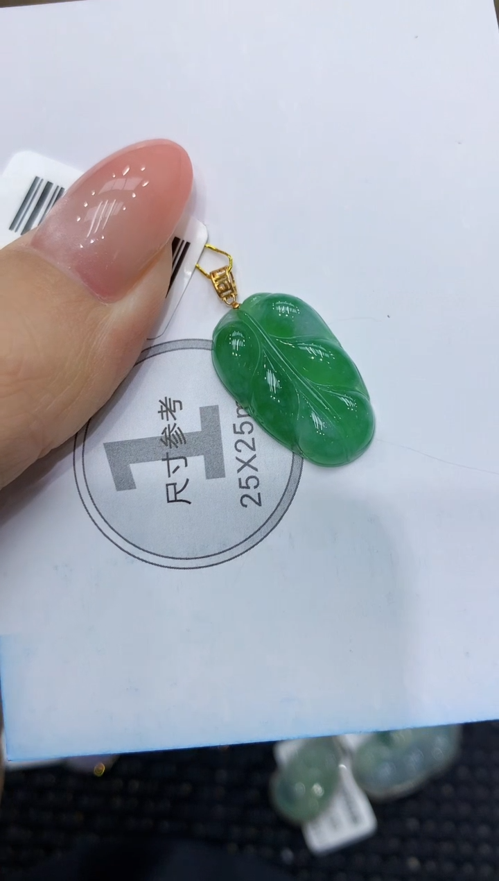 颈饰18K金镶嵌翡翠111111111111