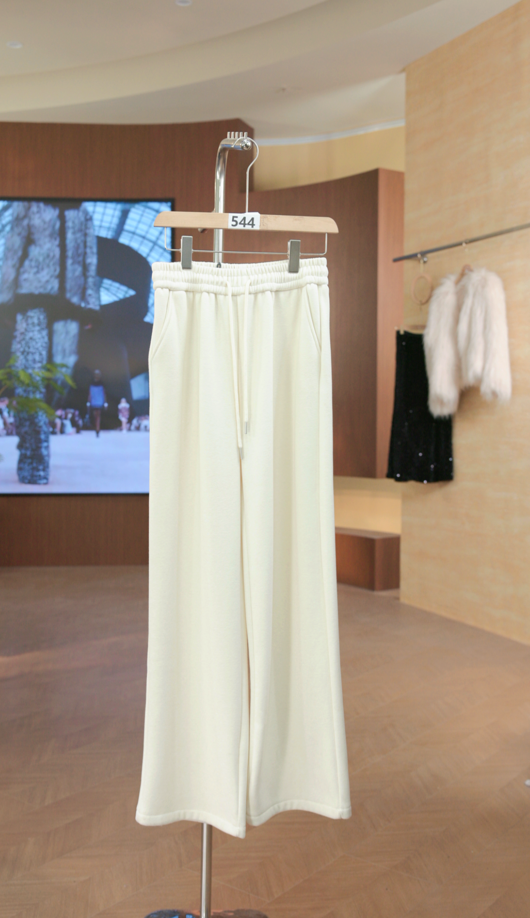 963-25609 杏    秋冬常规款百搭气质加绒休闲女裤