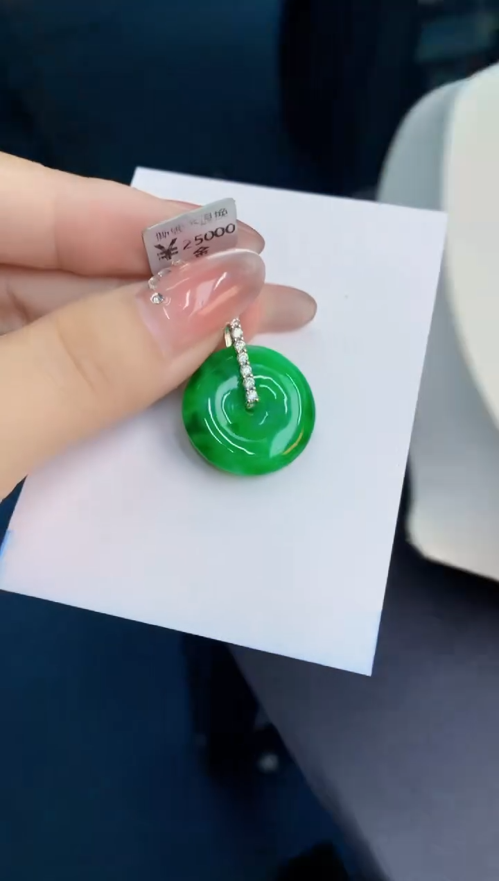 翡翠未镶嵌颈饰1