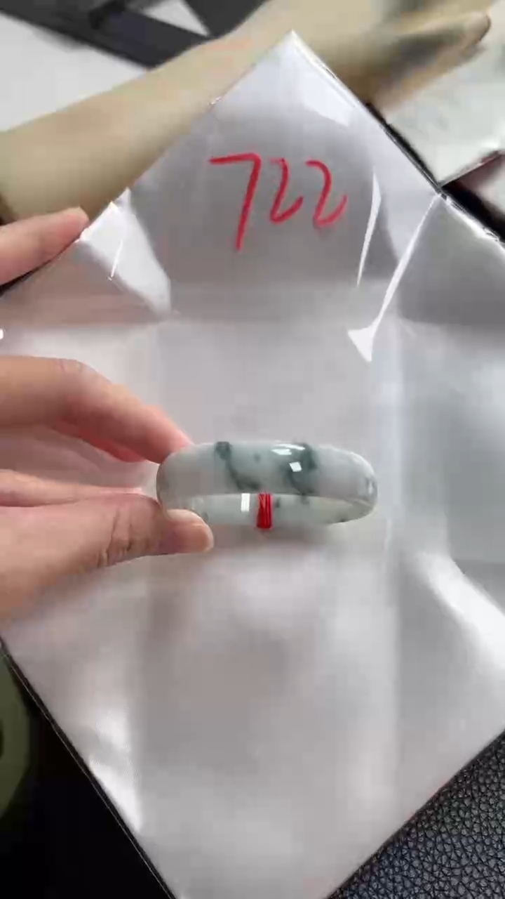 【闪购商品】翡翠手镯未镶嵌圈口50.6飘花白底