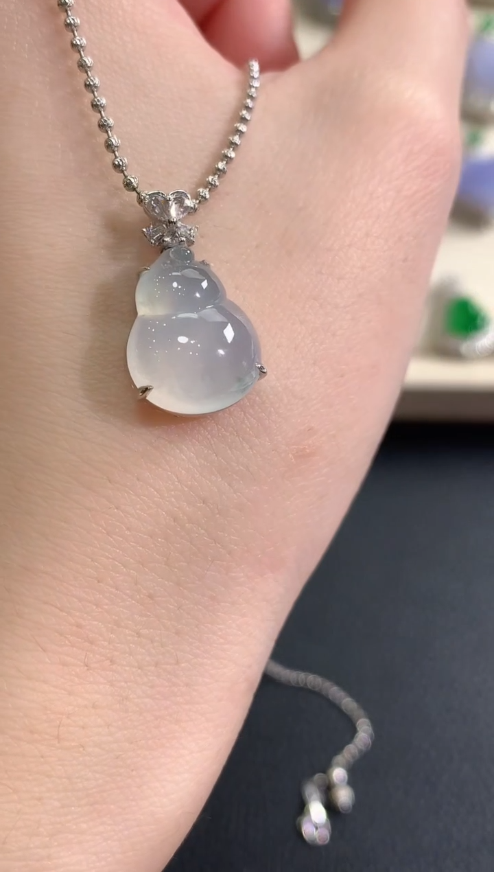 吊坠(不含链)18K金镶嵌翡翠冬日珠宝Q47