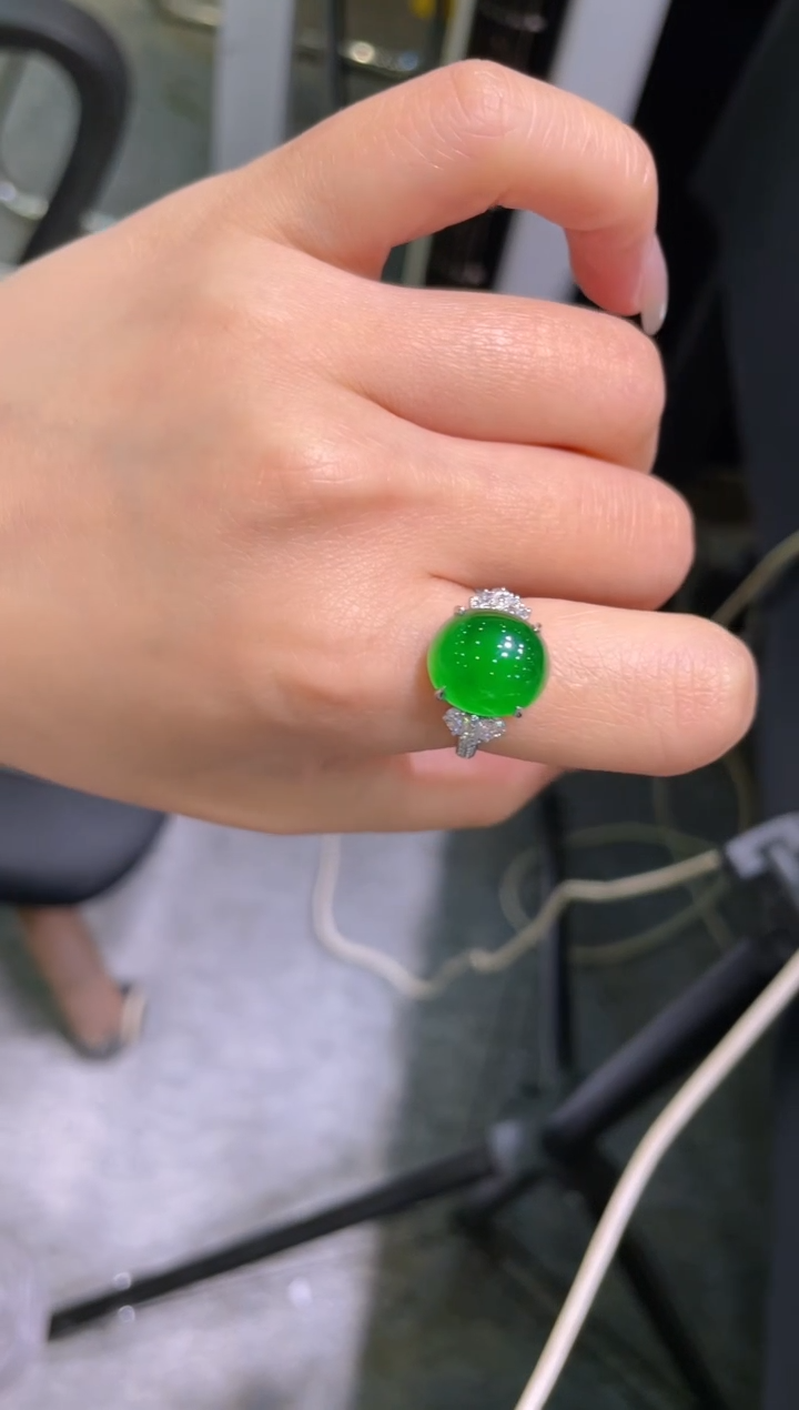 【闪购商品】翡翠吊坠(不含链)18K金镶嵌A25