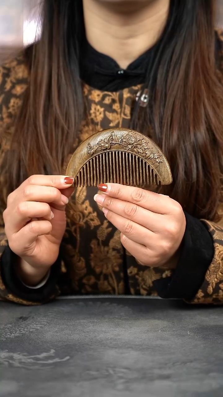 【闪购商品】金丝楠木雕拆房老料精工牡丹梳