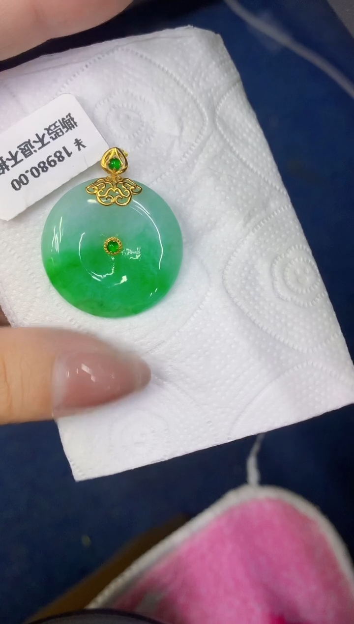 颈饰18K金镶嵌翡翠缅甸天然翡翠A货