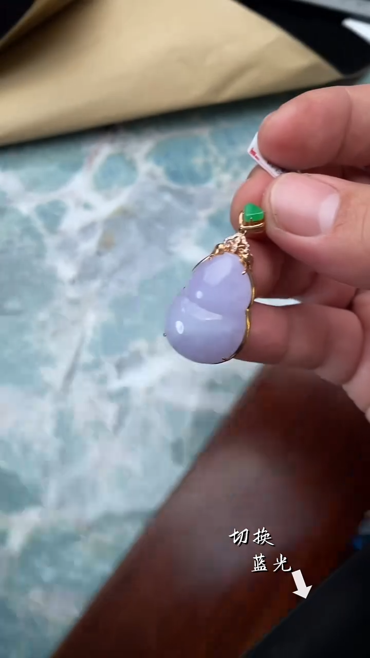 颈饰18K金镶嵌翡翠多样性发一