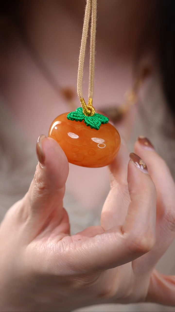 琥珀颈饰未镶嵌柿子