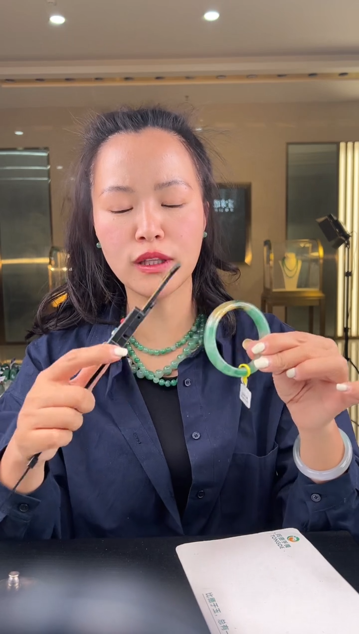 【闪购商品】石英质玉手镯未镶嵌（W）