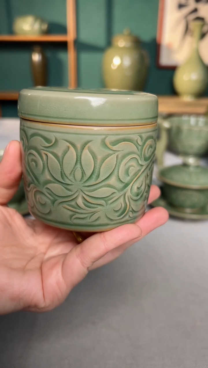 【闪购商品】其他纯手工秘色缠枝莲纹香财盒