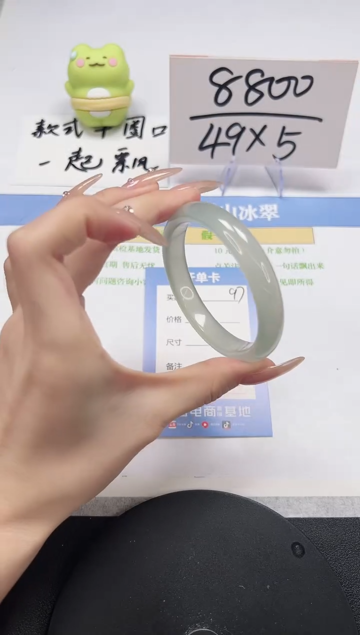 【闪购商品】石英质玉手镯未镶嵌A97-55.6