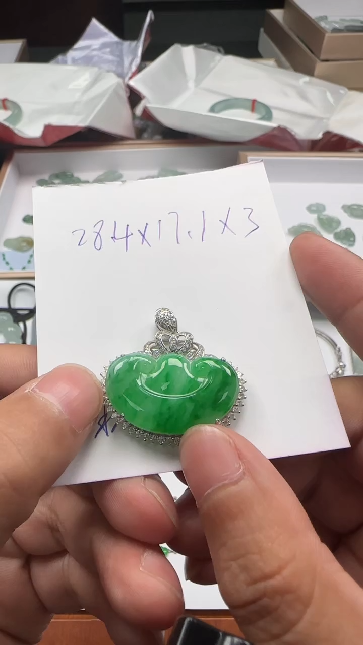 【闪购商品】翡翠颈饰18K金镶嵌如意吊坠