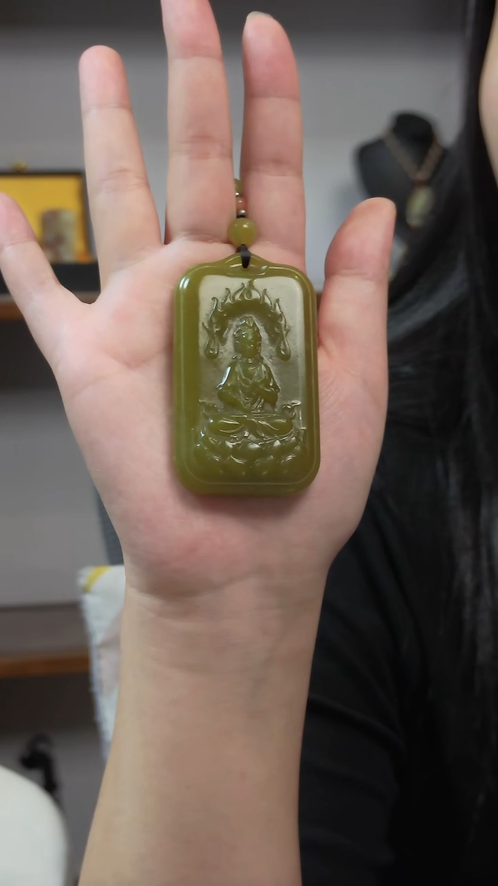 未镶嵌岫玉颈饰观音