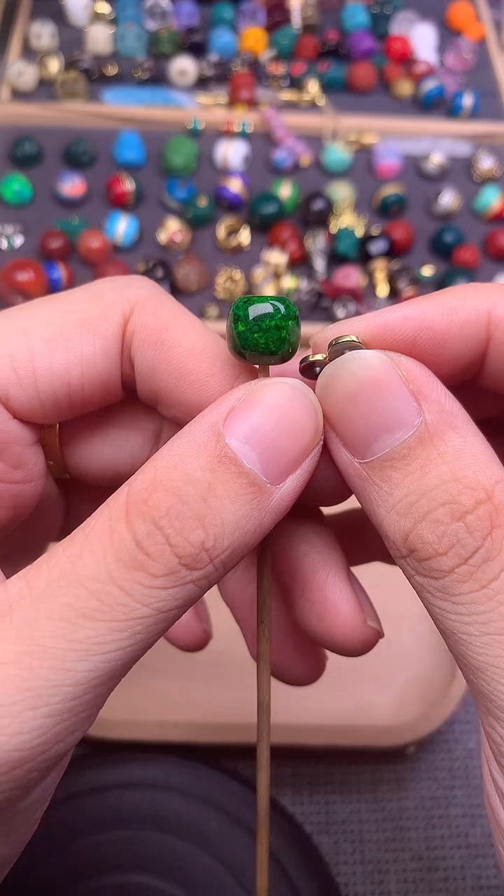 颈饰琉璃绿老型卡12mm 单个发