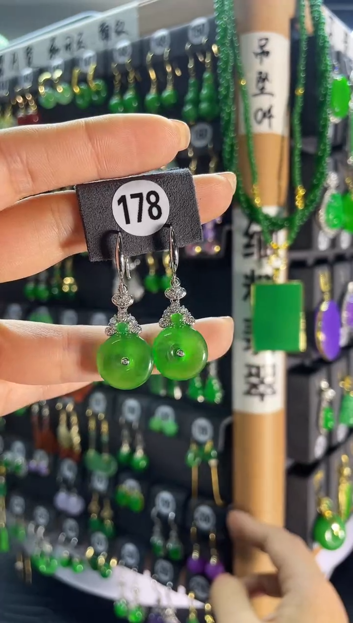 【闪购商品】翡翠耳饰银S925镶嵌178...