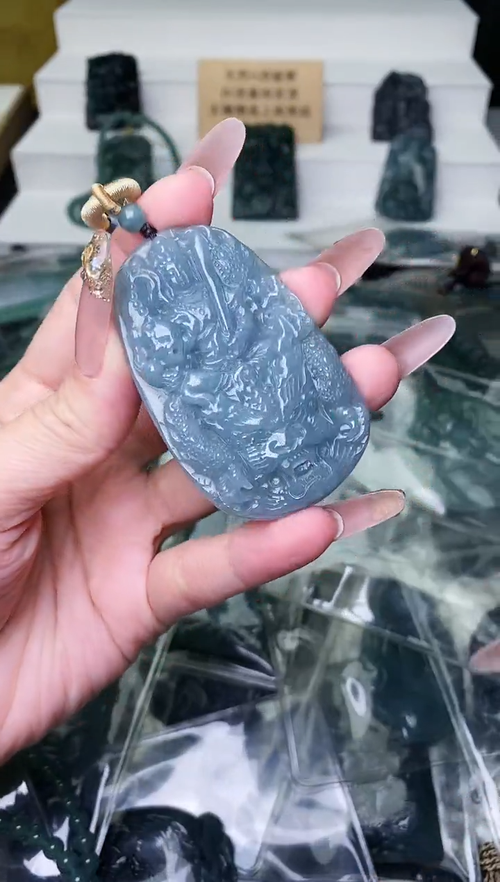 颈饰未镶嵌翡翠 