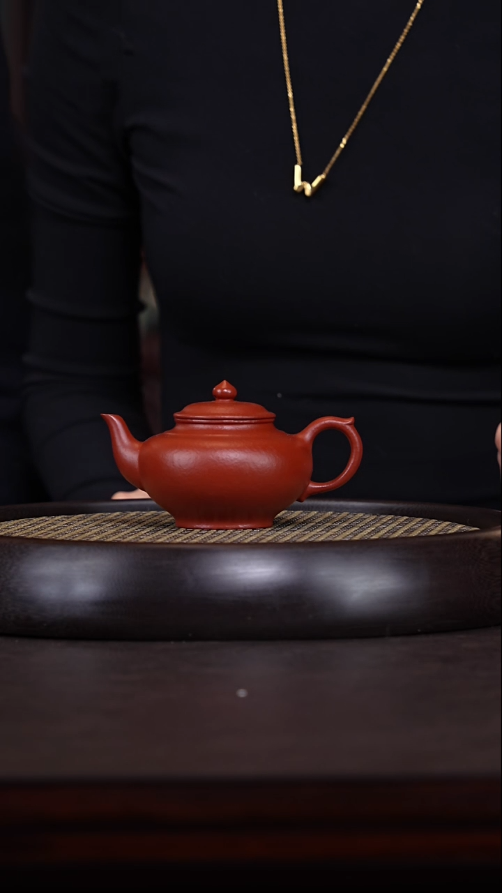 【闪购商品】紫砂茶壶周顺荣17-39 老朱泥笑樱160c