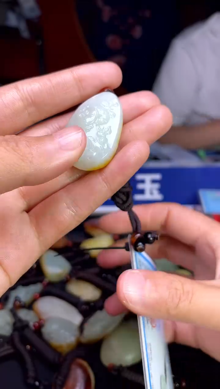和田玉未镶嵌颈饰1