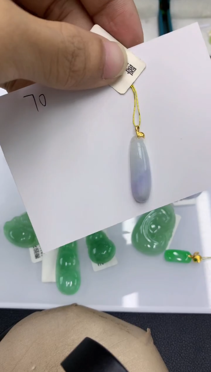 颈饰18K金镶嵌翡翠休*～111111111