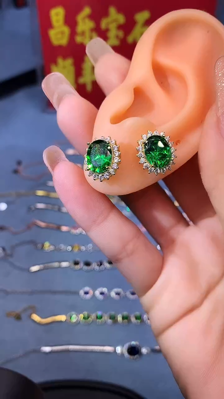 【闪购商品】透辉石耳钉银S925镶嵌1111