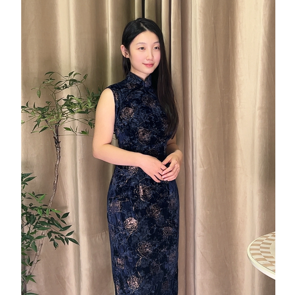 觀南集【蓝谷寻荆】2025新款深蓝丝绒烫金玫瑰神秘感半开襟旗袍