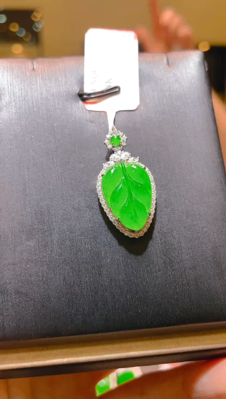 【闪购商品】翡翠18K金镶嵌吊坠(赠链)A71
