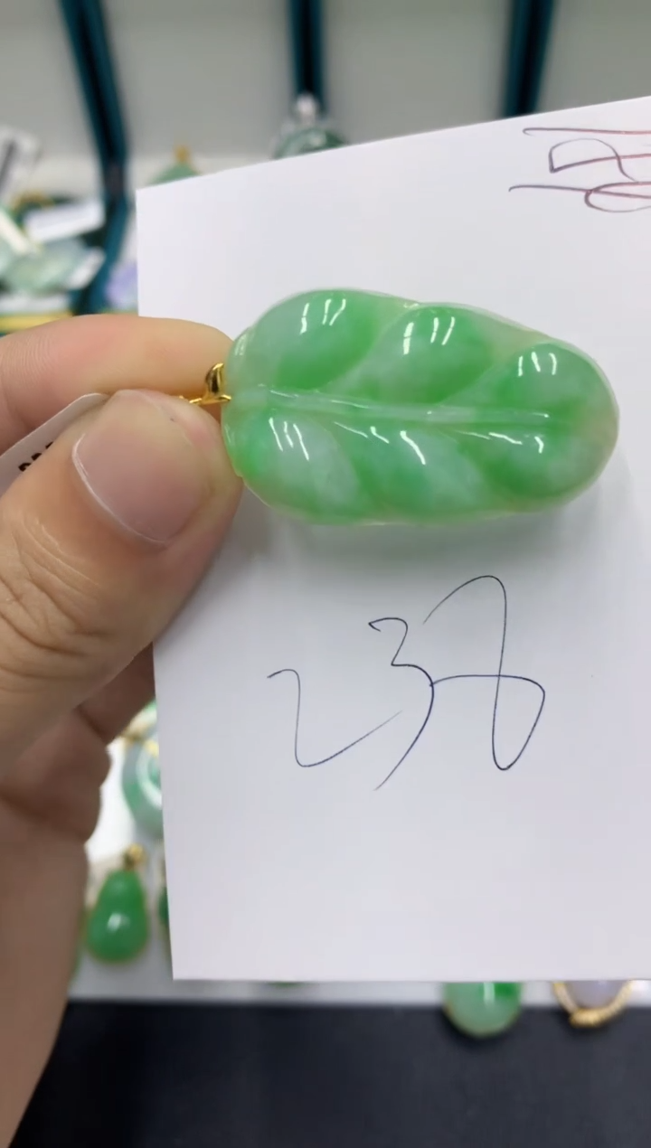 【闪购商品】翡翠颈饰18K金镶嵌翡翠