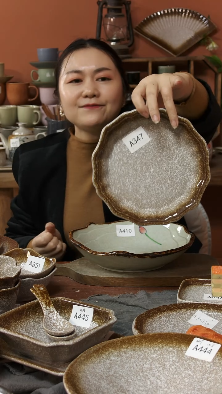 陶瓷A347 一只陶瓷粗陶花边盘可能微瑕