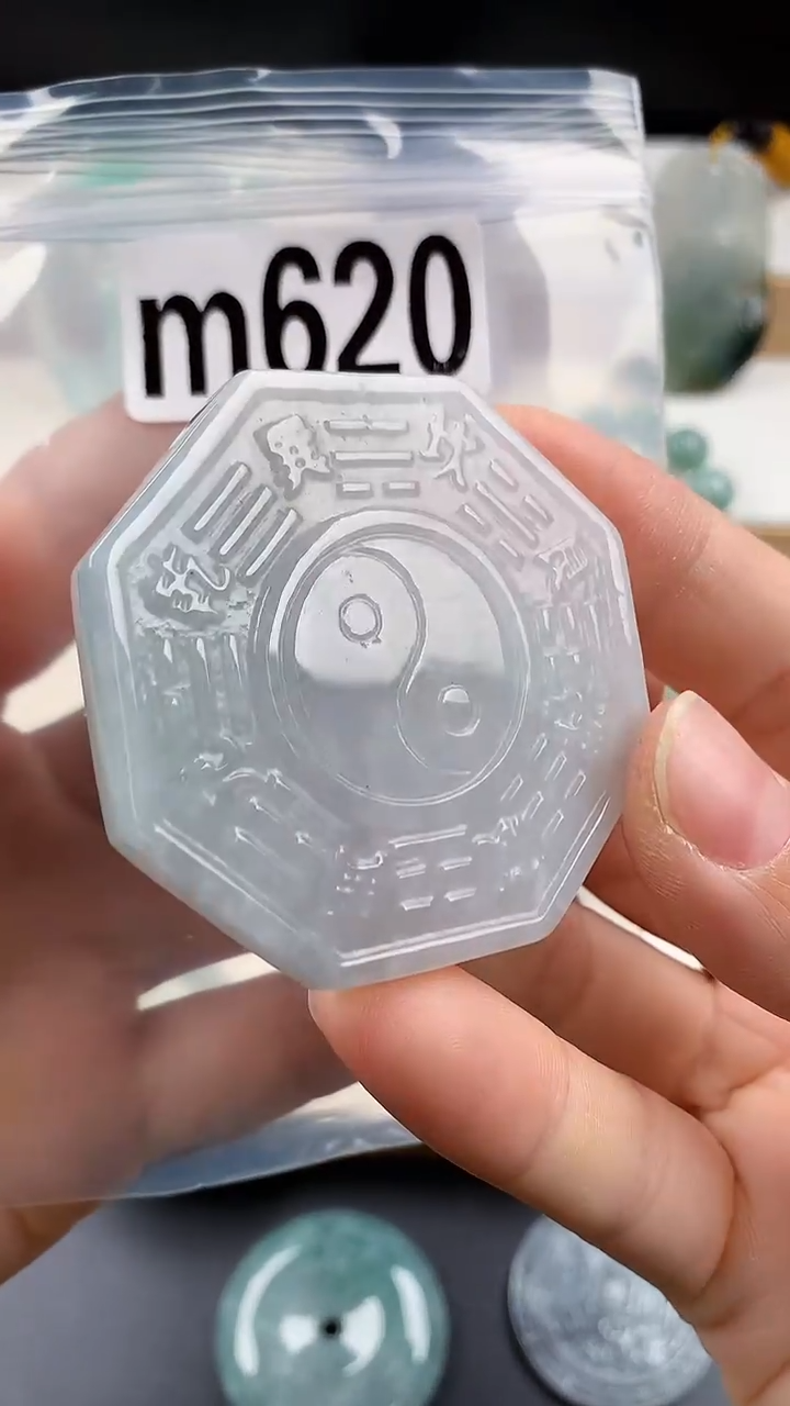 颈饰未镶嵌翡翠天然翡翠吊坠挂件