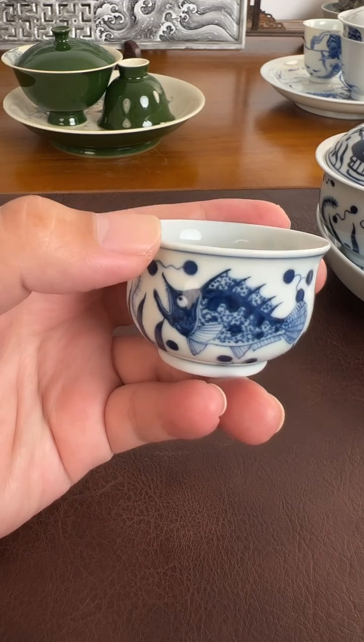 照夜白青花鱼藻小客杯