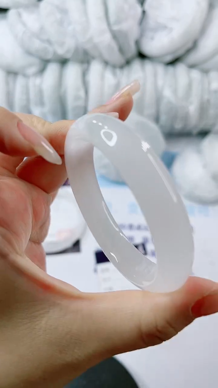 【闪购商品】石英质玉手镯未镶嵌0296840134-多样性发货