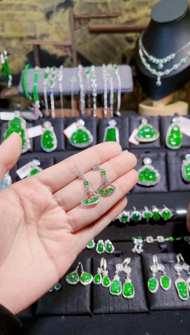 【闪购商品】翡翠耳饰银S925镶嵌耳钉