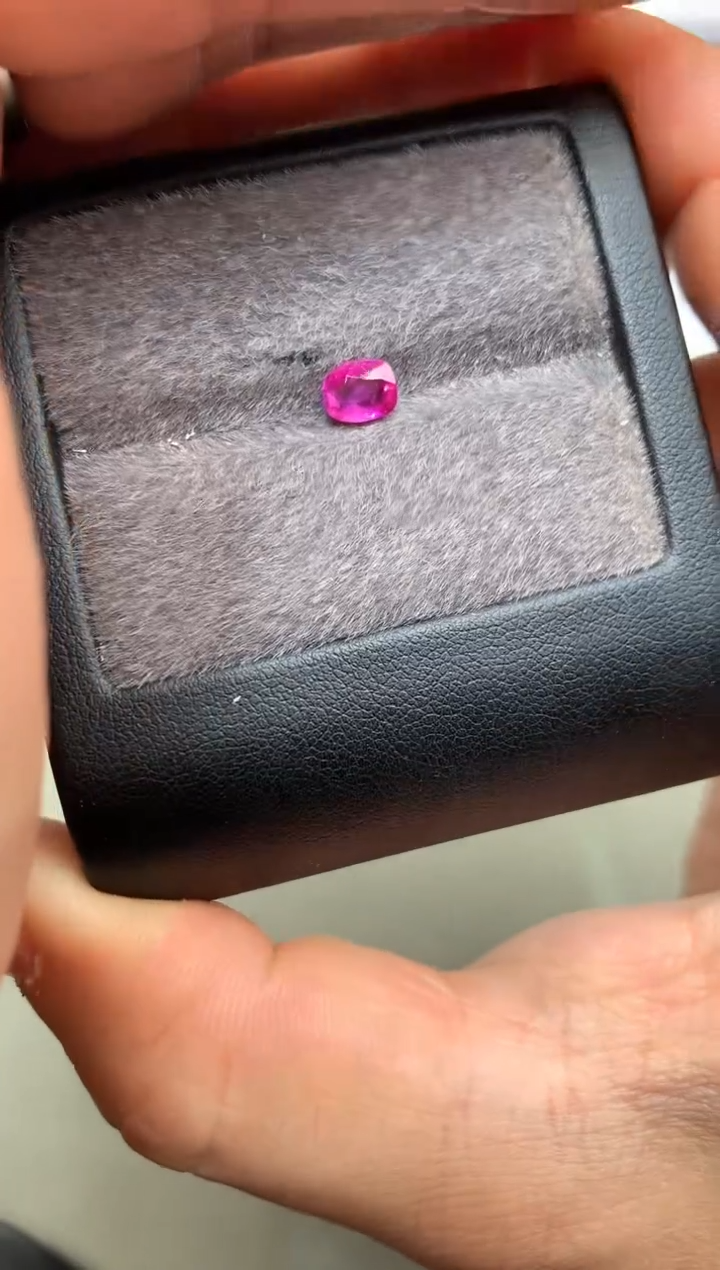 【闪购商品】定制蓝宝石裸石未镶嵌枕型 粉色蓝宝石 0.76ct