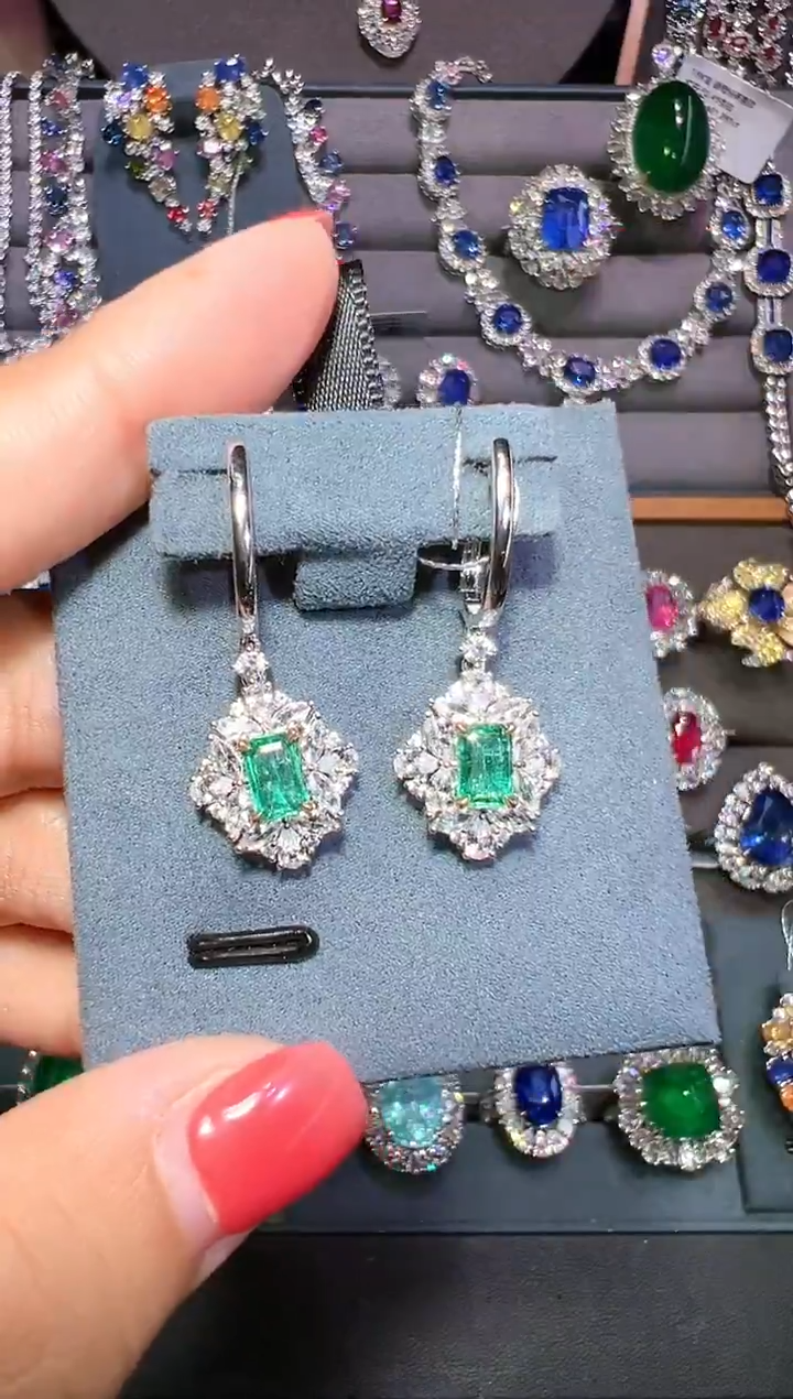 18K金镶嵌耳饰祖母绿 