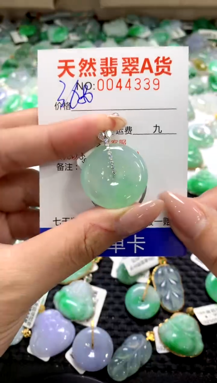 颈饰18K金镶嵌翡翠1