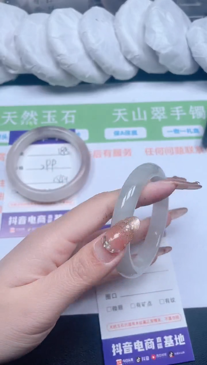 【闪购商品】石英质玉手镯未镶嵌186-52-1