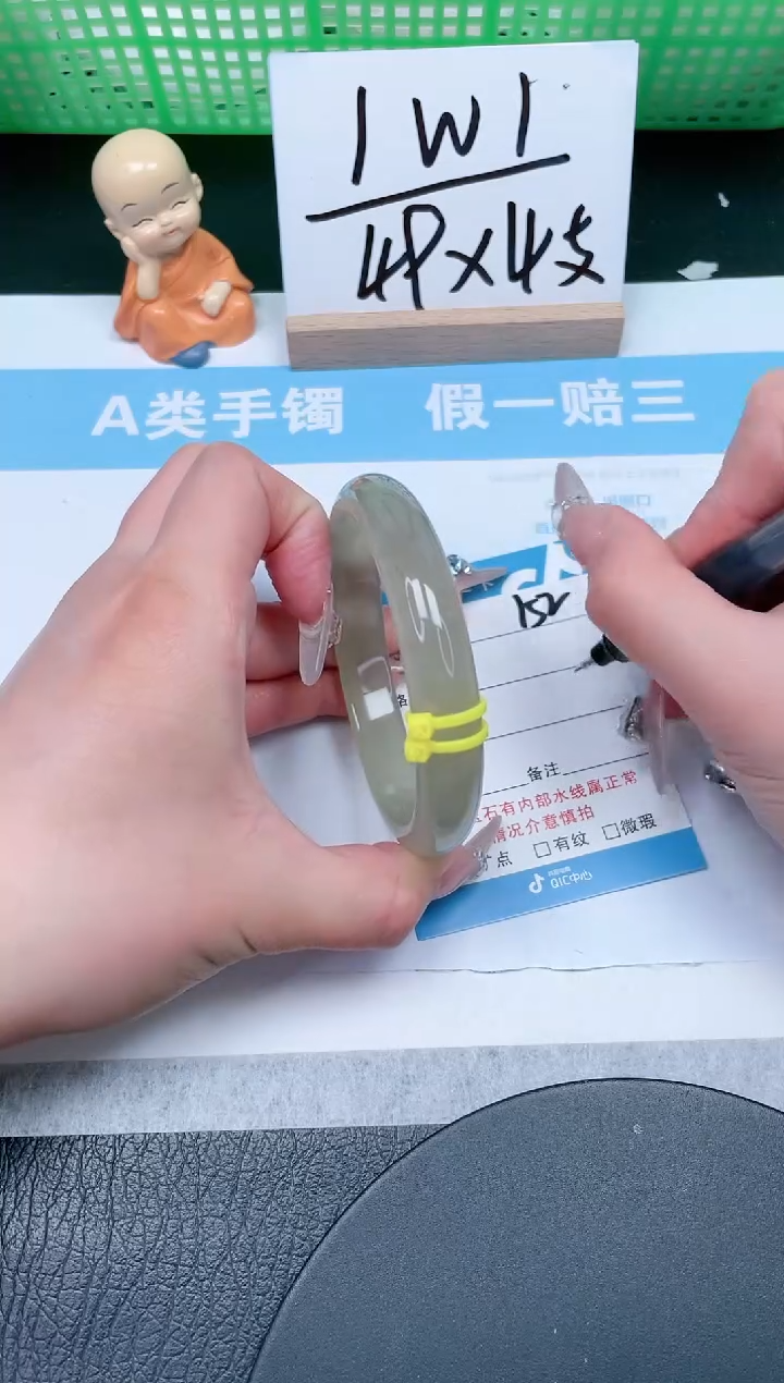 【闪购商品】石英质玉手镯未镶嵌152-61
