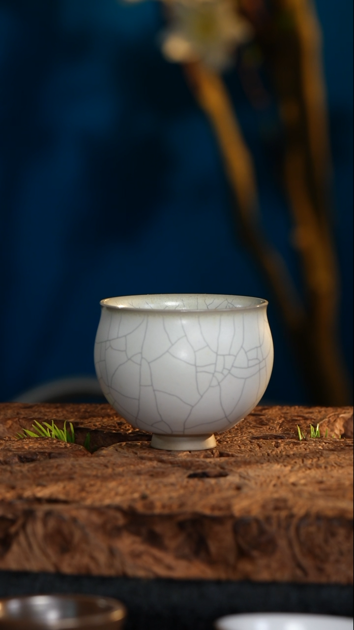 【闪购商品】（已开价）【1444】亚光白釉开片折口杯