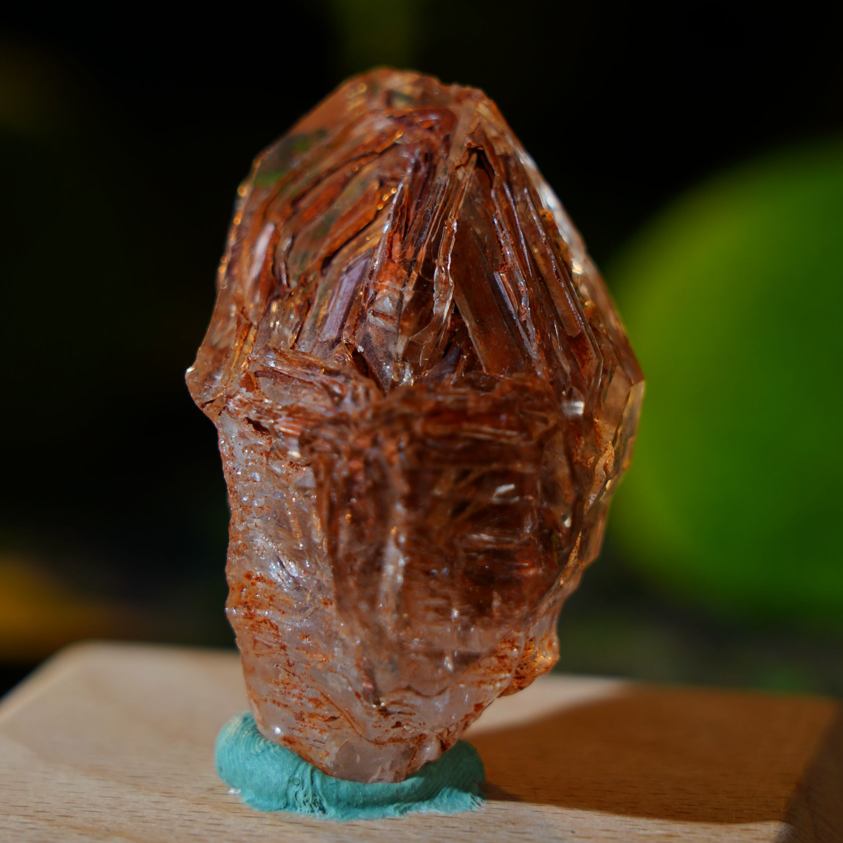 红泥骸骨水晶-水晶摆件-古老水晶