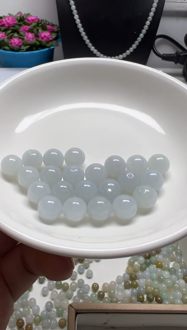 散珠翡翠9*纯天然缅甸A货翡翠卡8.6，22颗