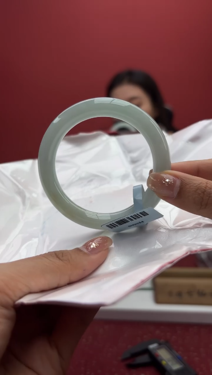 【闪购商品】翡翠手镯未镶嵌32手镯