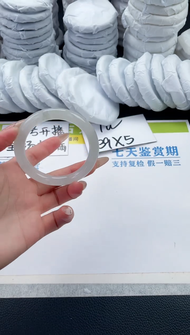 【闪购商品】石英质玉手镯未镶嵌A142