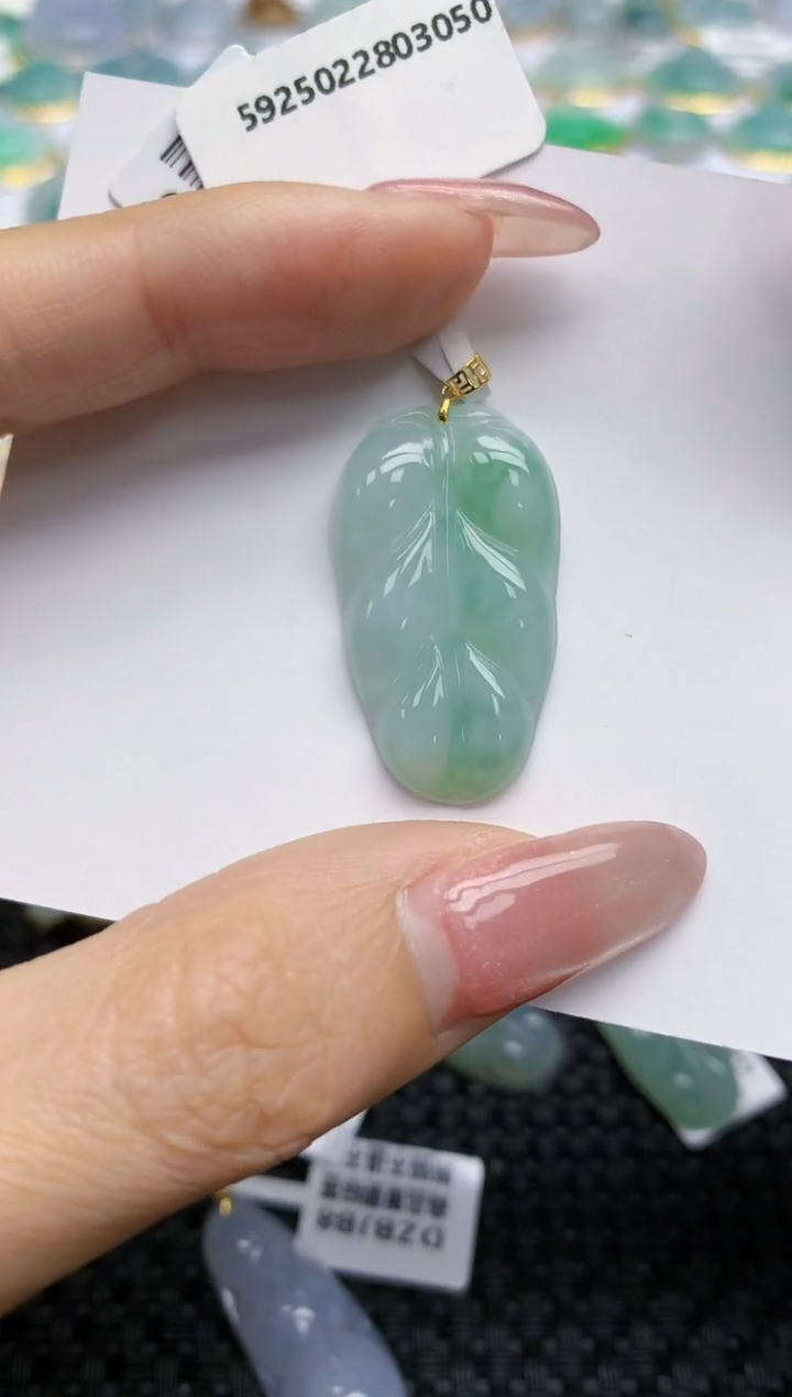 【闪购商品】翡翠挂件18K金镶嵌天然翡翠A货