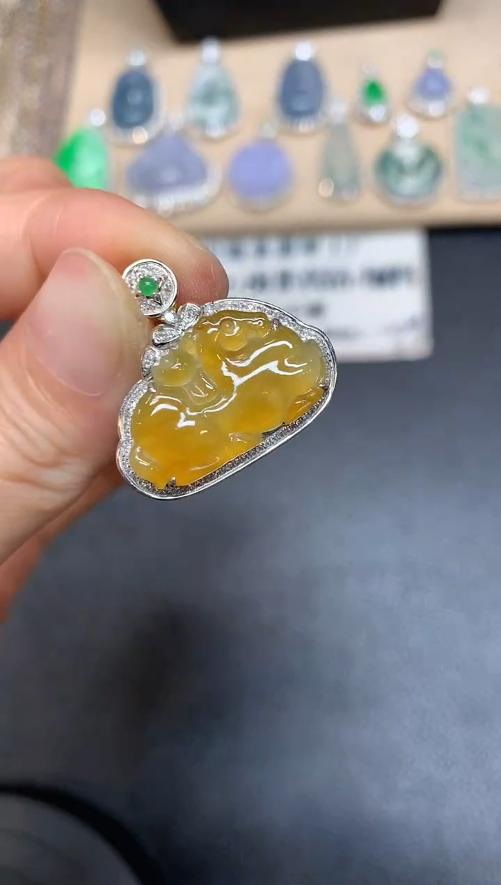 【闪购商品】翡翠吊坠(不含链)18K金镶嵌唐马【无服务费