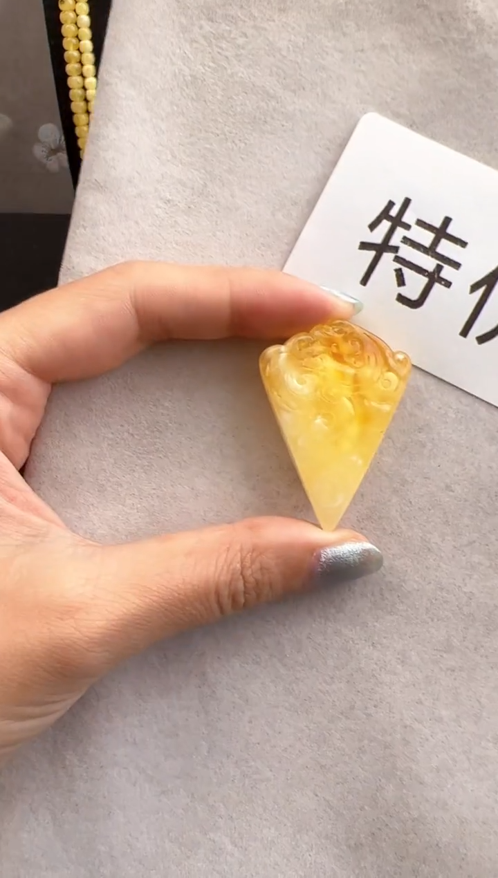 【闪购商品】琥珀裸石未镶嵌10219392-特价吊坠