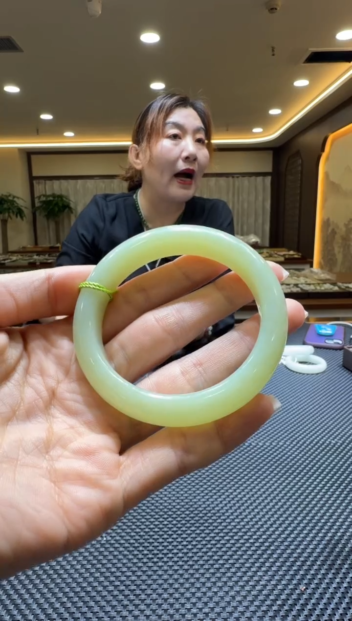 颈饰未镶嵌和田玉手镯54