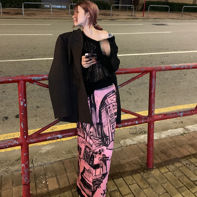 【奥莉】2025春夏：粉雾巴黎｜甜酷字母街景涂鸦印花薄款半身裙6369