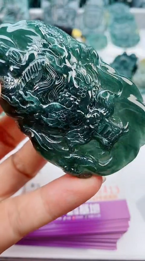 翡翠未镶嵌颈饰